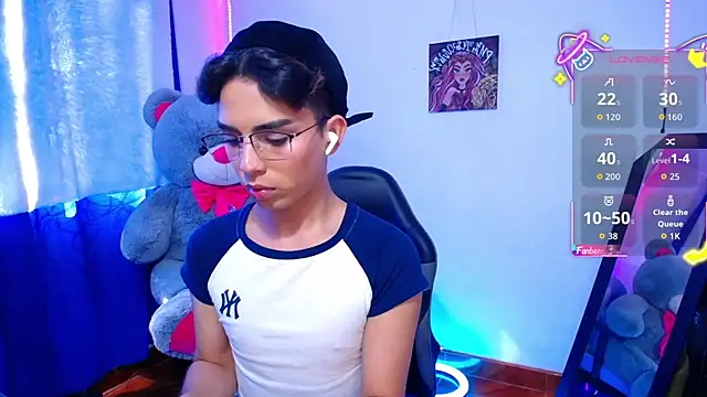 OwenBluee online show from June 11, 2026, 8:07 pm
