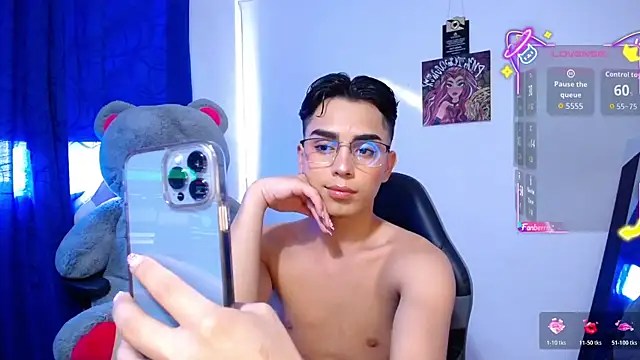 OwenBluee online show from June 26, 2026, 9:19 pm