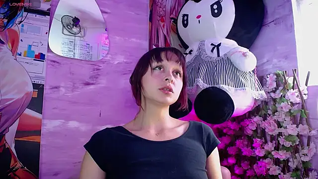 Snapshot of bombom_6 chatting on December 3, 2025, 5:00 pm bombom 6 online show from December 3, 2025, 5:00 pm