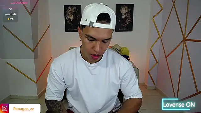 Snapshot of Taylor_John chatting on February 19, 2025, 7:59 pm Taylor John online show from February 19, 2025, 7:59 pm