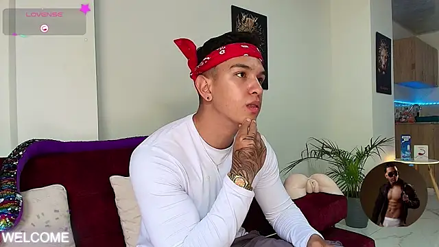 Snapshot of Taylor_John chatting on September 8, 2025, 9:47 pm Taylor John online show from September 8, 2025, 9:47 pm