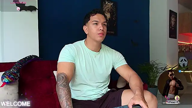 Snapshot of Taylor_John chatting on October 30, 2025, 1:34 pm Taylor John online show from October 30, 2025, 1:34 pm