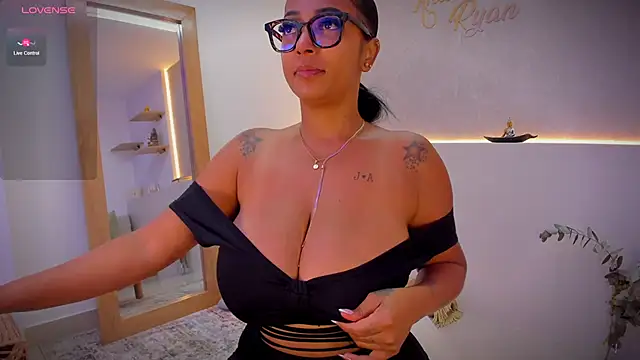 Snapshot of anahi_ryan_ chatting on January 30, 2025, 3:08 pm anahi ryan online show from January 30, 2025, 3:08 pm