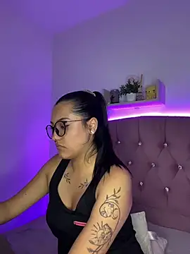 Snapshot of angellique_22 chatting on January 17, 2025, 6:57 am angellique 22 online show from January 17, 2025, 6:57 am