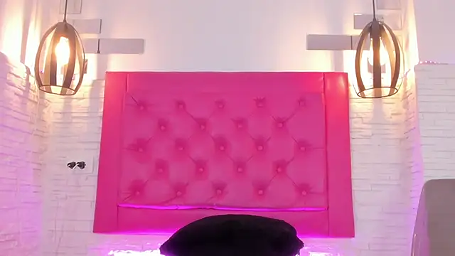 mia six66 online show from March 6, 2025, 5:33 pm