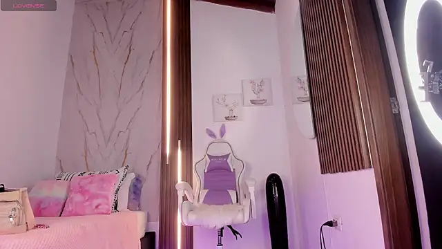 mia six66 online show from November 4, 2025, 11:42 am