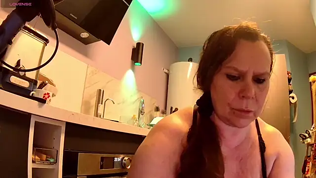 Endrocleia online show from October 6, 2025, 9:56 pm