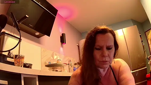 Snapshot of Endrocleia chatting on May 28, 2026, 11:57 pm Endrocleia online show from May 28, 2026, 11:57 pm