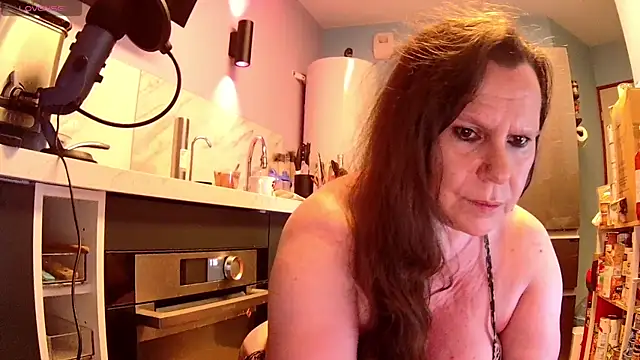 Snapshot of Endrocleia chatting on June 1, 2026, 11:17 pm Endrocleia online show from June 1, 2026, 11:17 pm