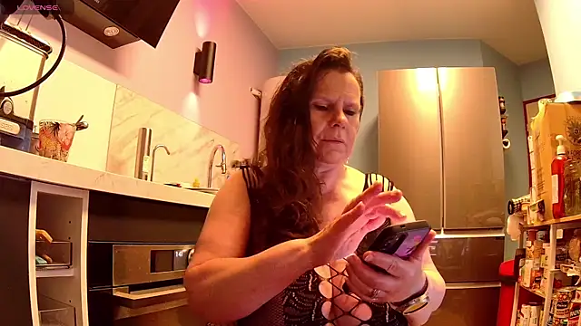 Snapshot of Endrocleia chatting on June 3, 2026, 11:43 pm Endrocleia online show from June 3, 2026, 11:43 pm
