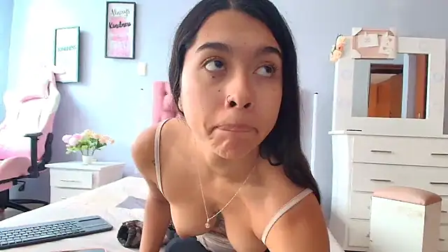 SweetLatiin  online show from January 11, 2025, 6:01 pm