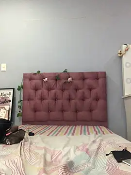 SweetLatiin  online show from March 5, 2025, 1:42 am