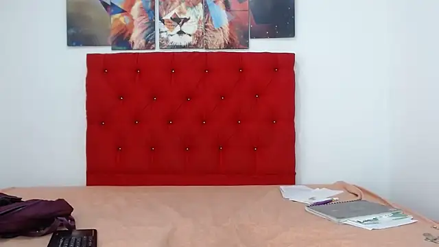 SweetLatiin  online show from September 19, 2025, 5:24 pm