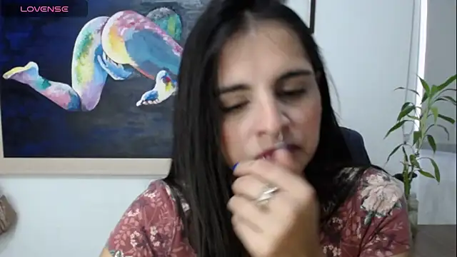 Snapshot of alma_violeta chatting on December 17, 2024, 10:32 pm alma violeta online show from December 17, 2024, 10:32 pm