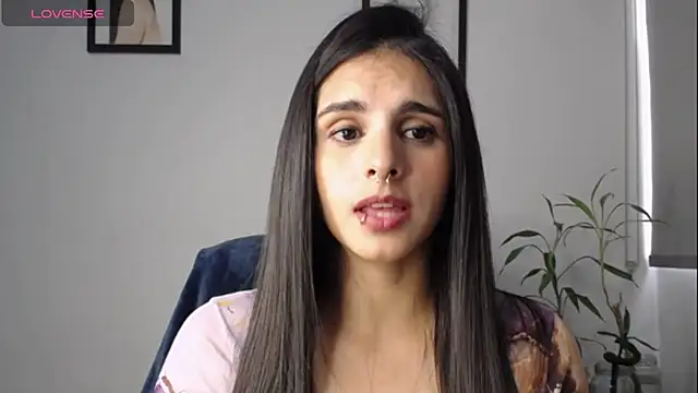 Snapshot of alma_violeta chatting on January 19, 2025, 10:28 pm alma violeta online show from January 19, 2025, 10:28 pm