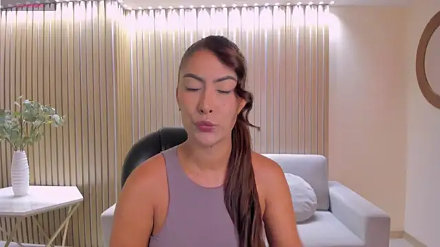 Snapshot of ArianaDumont chatting on June 1, 2026, 11:12 am ArianaDumont online show from June 1, 2026, 11:12 am