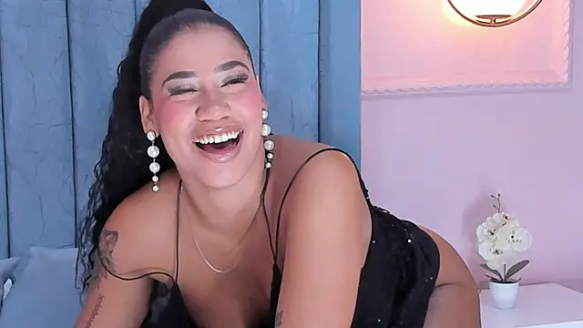 Snapshot of Salome_Diaz_ chatting on February 6, 2025, 4:10 am Salome Diaz online show from February 6, 2025, 4:10 am