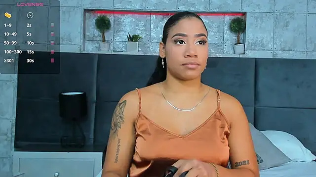 Snapshot of Salome_Diaz_ chatting on February 7, 2025, 1:43 pm Salome Diaz online show from February 7, 2025, 1:43 pm