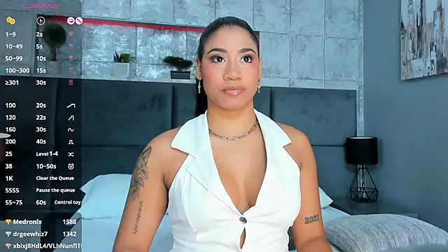 Snapshot of Salome_Diaz_ chatting on February 11, 2025, 11:01 pm Salome Diaz online show from February 11, 2025, 11:01 pm