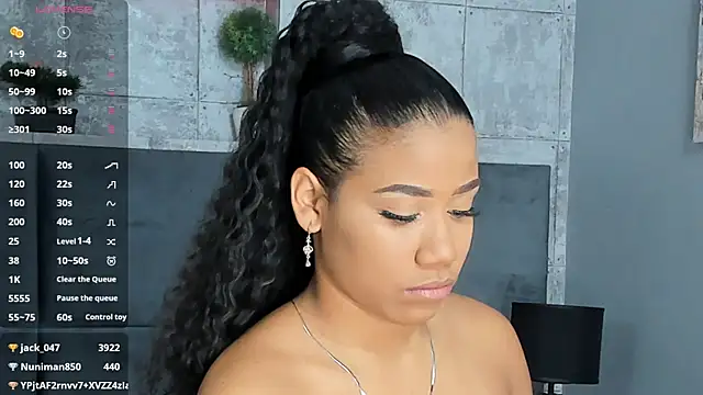 Snapshot of Salome_Diaz_ chatting on February 19, 2025, 1:17 pm Salome Diaz online show from February 19, 2025, 1:17 pm