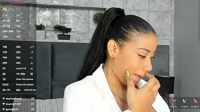 Snapshot of Salome_Diaz_ chatting on February 27, 2025, 1:28 pm Salome Diaz online show from February 27, 2025, 1:28 pm