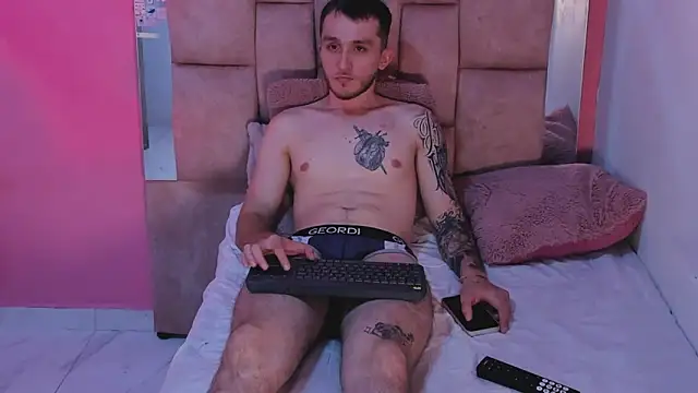 Dylanwhite23  online show from April 27, 2026, 3:26 am