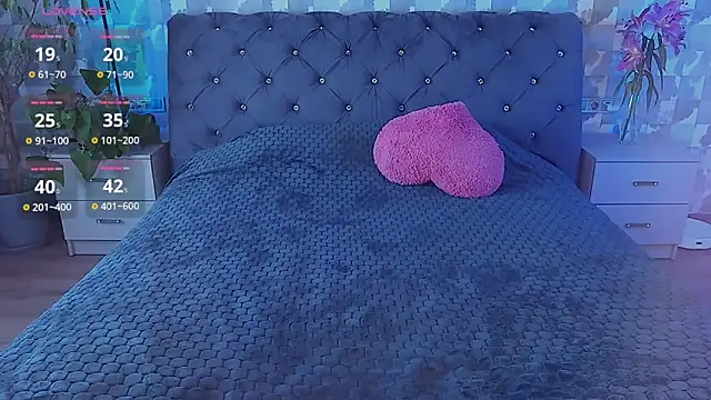 Snapshot of SuzannaWild chatting on February 26, 2025, 8:26 am SuzannaWild online show from February 26, 2025, 8:26 am