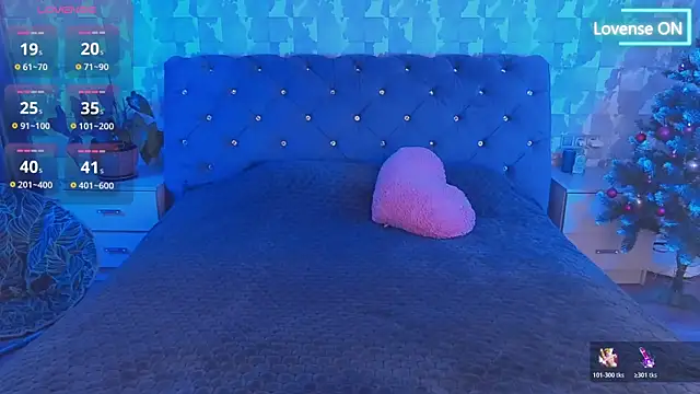 Snapshot of SuzannaWild chatting on December 17, 2025, 1:17 pm SuzannaWild online show from December 17, 2025, 1:17 pm