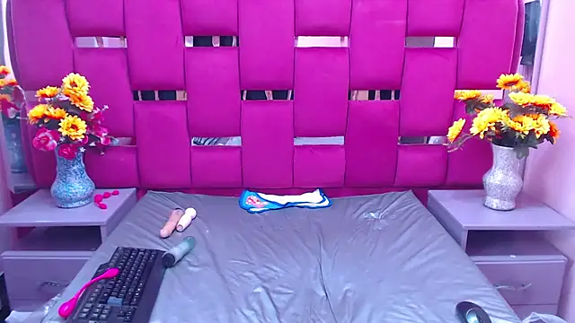 Snapshot of Lya_Anal chatting on January 8, 2025, 9:00 am Lya Anal online show from January 8, 2025, 9:00 am