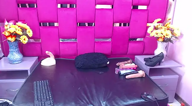 Snapshot of Lya_Anal chatting on March 13, 2025, 9:10 am Lya Anal online show from March 13, 2025, 9:10 am