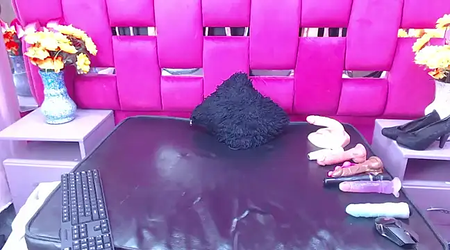 Snapshot of Lya_Anal chatting on March 19, 2025, 3:30 am Lya Anal online show from March 19, 2025, 3:30 am