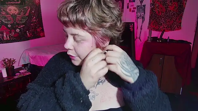 Snapshot of Sabrina_scarlett chatting on April 7, 2026, 5:52 am Sabrina scarlett online show from April 7, 2026, 5:52 am