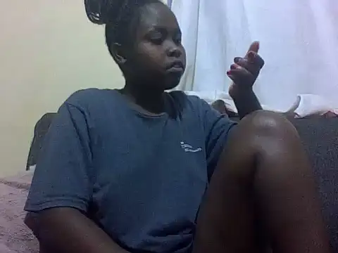 Sweetcecie01 online show from April 23, 2026, 7:05 pm