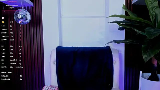 Snapshot of Anybuny chatting on February 13, 2025, 5:44 pm Anybuny online show from February 13, 2025, 5:44 pm