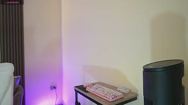 Snapshot of Anybuny chatting on September 15, 2025, 12:05 pm Anybuny online show from September 15, 2025, 12:05 pm