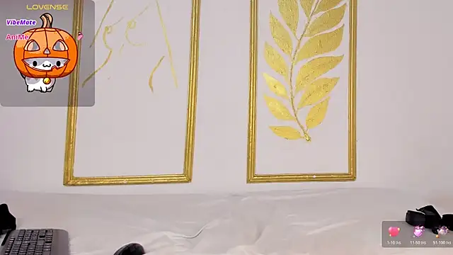 Snapshot of Juliette__3 chatting on October 24, 2025, 3:41 pm Juliette 3 online show from October 24, 2025, 3:41 pm