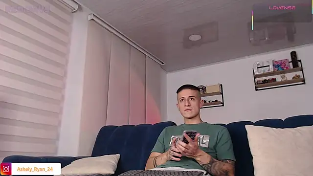 Snapshot of ashely_ryan24 chatting on June 25, 2026, 12:32 am ashely ryan24 online show from June 25, 2026, 12:32 am