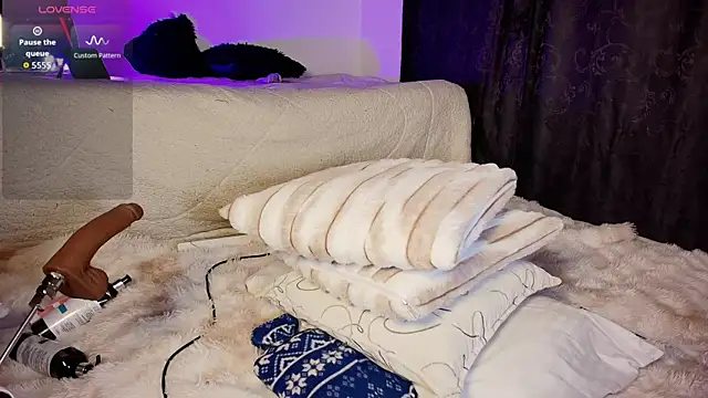 Snapshot of Madeline_Dreams chatting on October 2, 2025, 9:27 am Madeline Dreams online show from October 2, 2025, 9:27 am