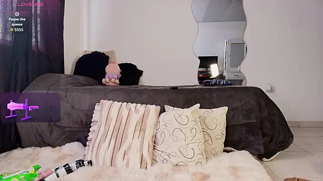 Snapshot of Madeline_Dreams chatting on October 18, 2025, 1:12 pm Madeline Dreams online show from October 18, 2025, 1:12 pm