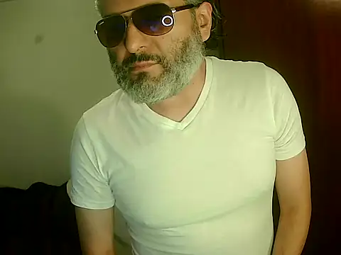 Snapshot of BushBator chatting on December 7, 2024, 8:33 am BushBator online show from December 7, 2024, 8:33 am