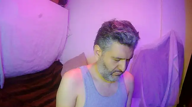 Snapshot of BushBator chatting on February 13, 2025, 7:56 am BushBator online show from February 13, 2025, 7:56 am