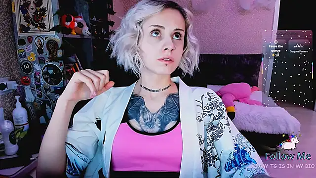 NaniMoore online show from November 27, 2025, 8:11 pm