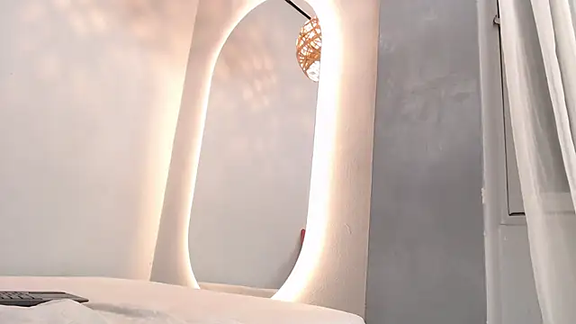 Snapshot of Thayssa_ross chatting on March 8, 2025, 12:00 am Thayssa ross online show from March 8, 2025, 12:00 am