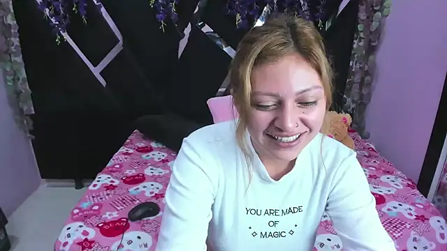 Snapshot of Emmily_Walker chatting on January 6, 2026, 2:10 pm Emmily Walker online show from January 6, 2026, 2:10 pm