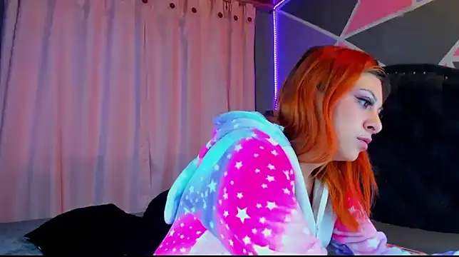 Emmily Walker online show from April 28, 2026, 2:33 pm