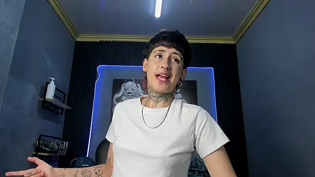 Snapshot of Ethan_lennox chatting on November 18, 2025, 3:27 pm Ethan lennox online show from November 18, 2025, 3:27 pm