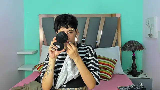 Snapshot of Ethan_lennox chatting on November 30, 2025, 3:05 pm Ethan lennox online show from November 30, 2025, 3:05 pm