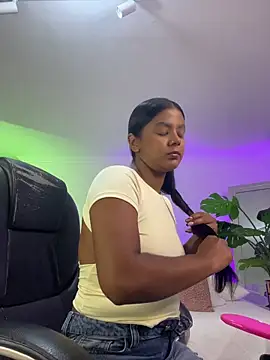 Snapshot of JANYLOVE__ chatting on June 12, 2026, 10:58 am JANYLOVE online show from June 12, 2026, 10:58 am