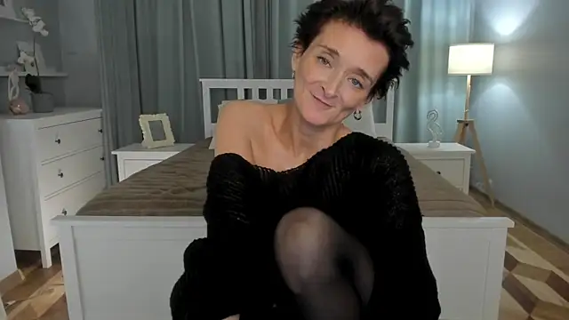 Snapshot of SimonaDeBeauvoir chatting on December 19, 2024, 7:29 pm SimonaDeBeauvoir online show from December 19, 2024, 7:29 pm