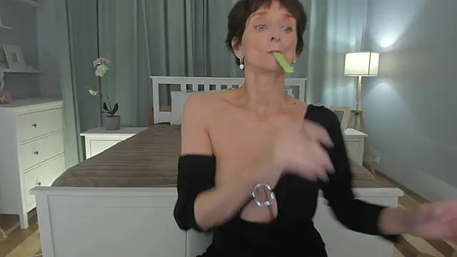 Snapshot of SimonaDeBeauvoir chatting on January 11, 2025, 12:18 pm SimonaDeBeauvoir online show from January 11, 2025, 12:18 pm